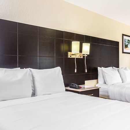 Econo Lodge Inn & Suites Флорида Сити Екстериор снимка