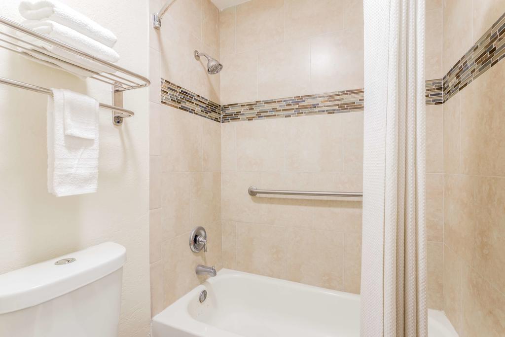 Econo Lodge Inn & Suites Флорида Сити Екстериор снимка