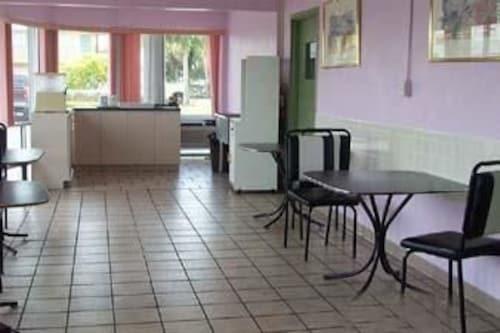 Econo Lodge Inn & Suites Флорида Сити Екстериор снимка